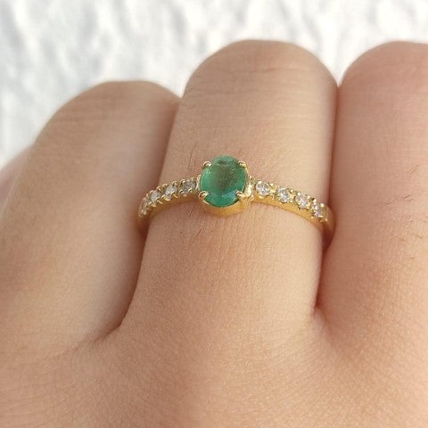 Anel de Ouro 18K com Esmeralda e Diamantes Naturais
