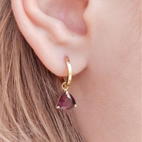 Brincos de Ouro 18 k com Granada Natural