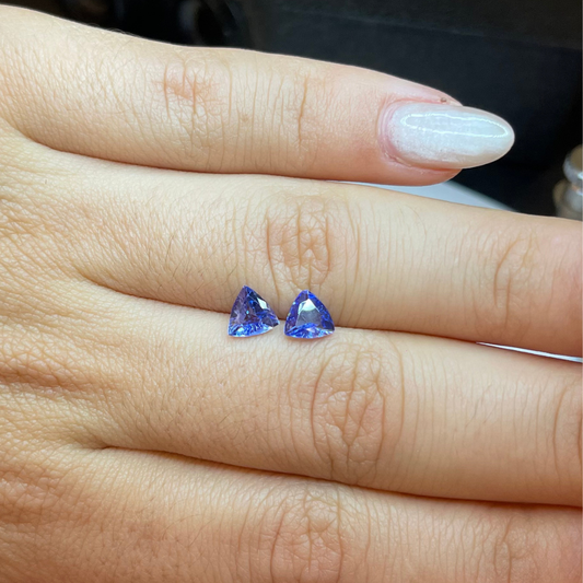 Par de Tanzanitas Naturais Lapidadas – Formato Trillion – 5,8 mm – 1,38 ct o par