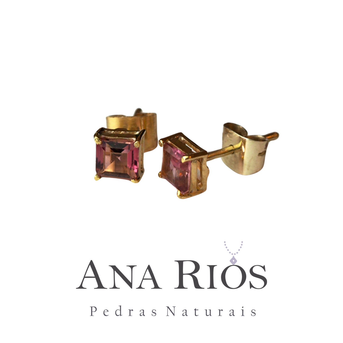 Brincos de ouro 18 K com rubelitas naturais 4x4 mm