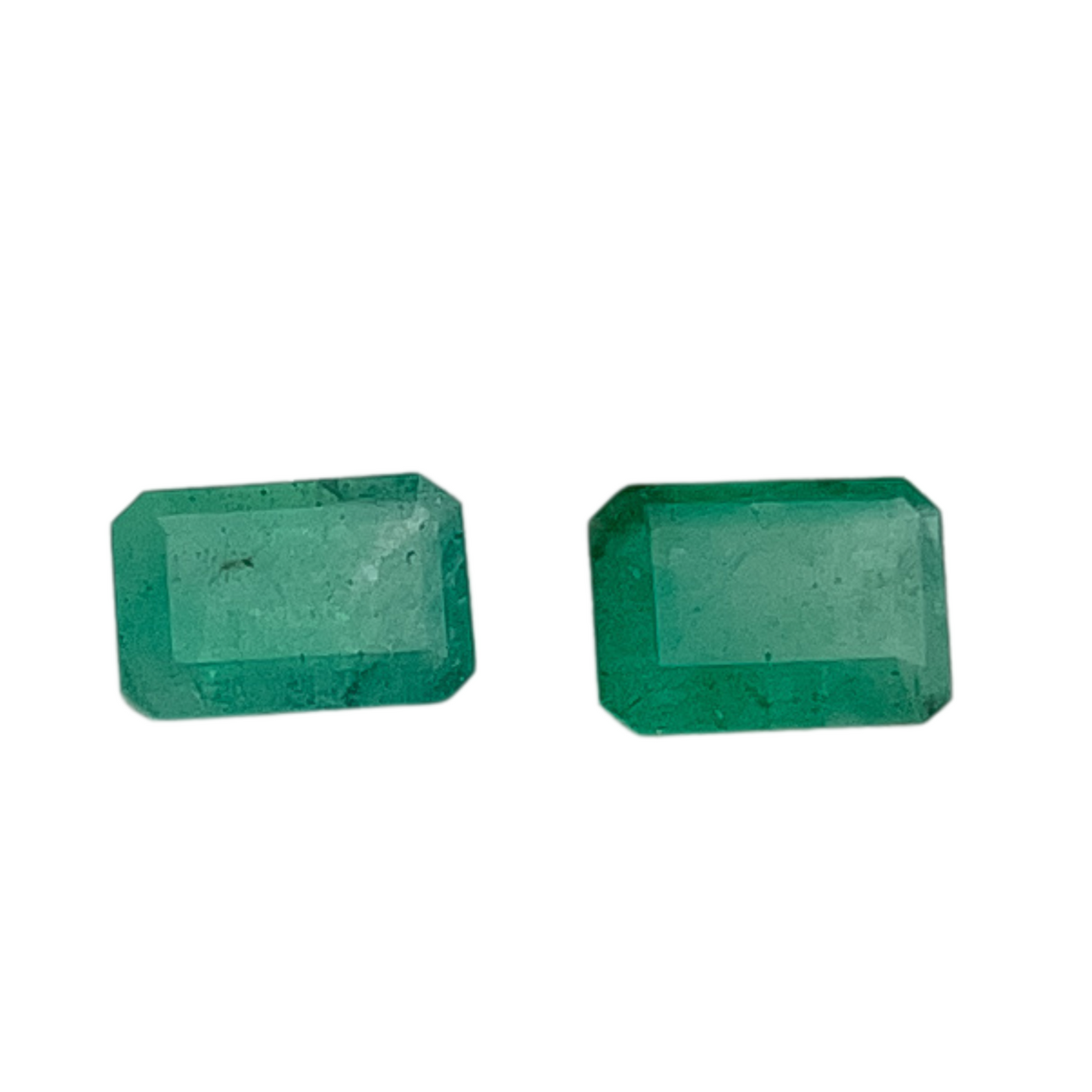 Par de Esmeraldas Naturais  Lapidada - Retangulat - 2,45ct / 7,8 x 5,1 mm