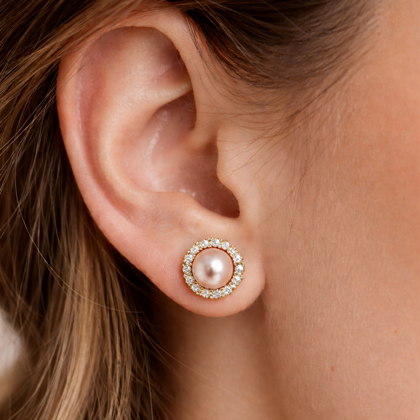 Brinco em Ouro Amarelo 18k com Pérolas Naturais e Zircônias