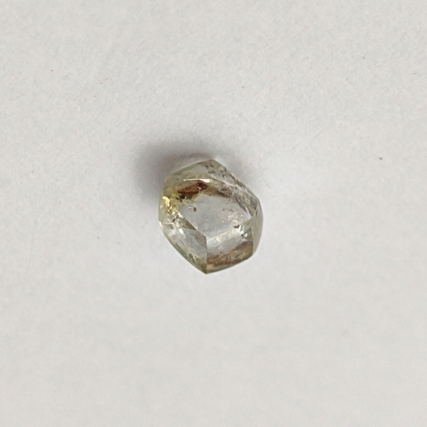 Diamante natural bruto / 40 pontos ( 3,4 mm )