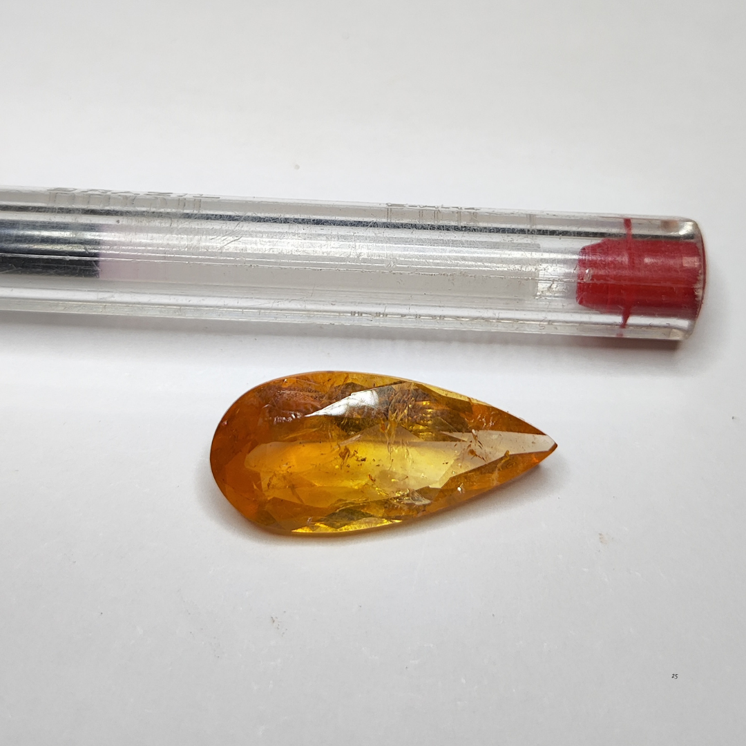 Topázio Imperial Gota Natural – 20 x 9 mm - 7,92 ct