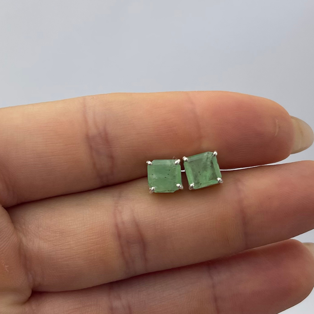 Brinco em Prata 950 com Esmeralda Natural- Lpidação Quadrada • 6 × 6 mm