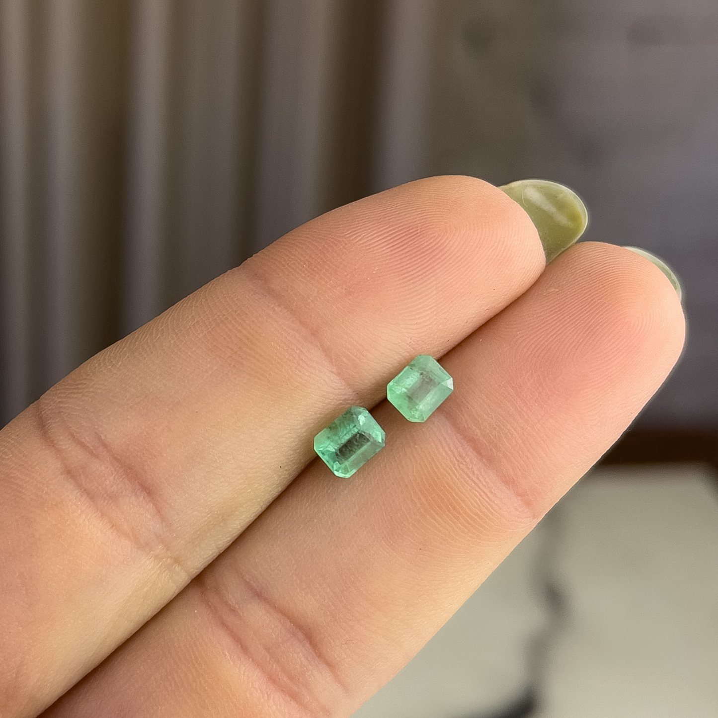 Par de Esmeraldas Naturais -  Retangular -5,2x 4,1mm / 1,03ct