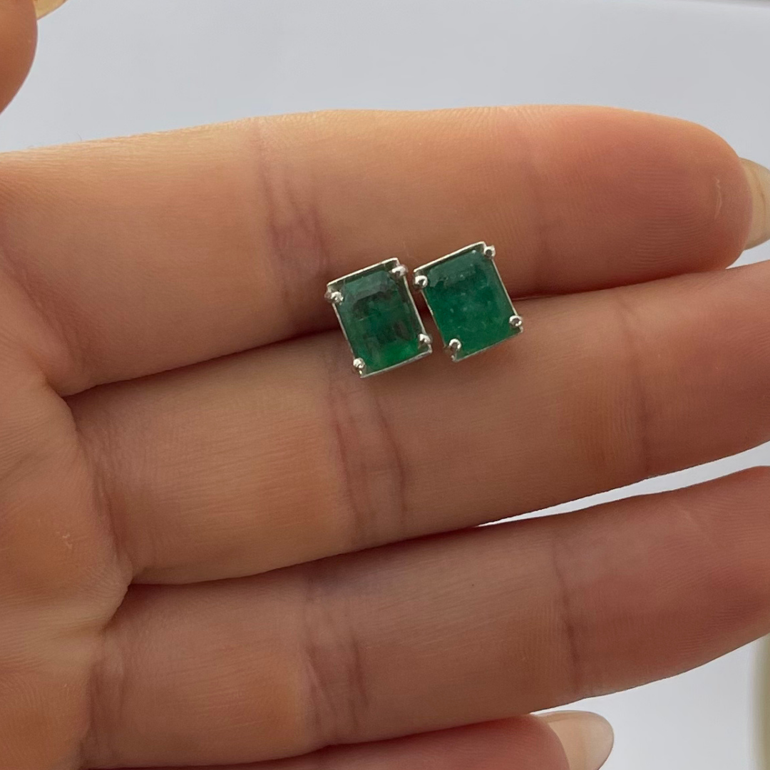 Par de Brincos em Prata 950 com Esmeralda Natural - Lapidação Retangular • 8 × 6 mm