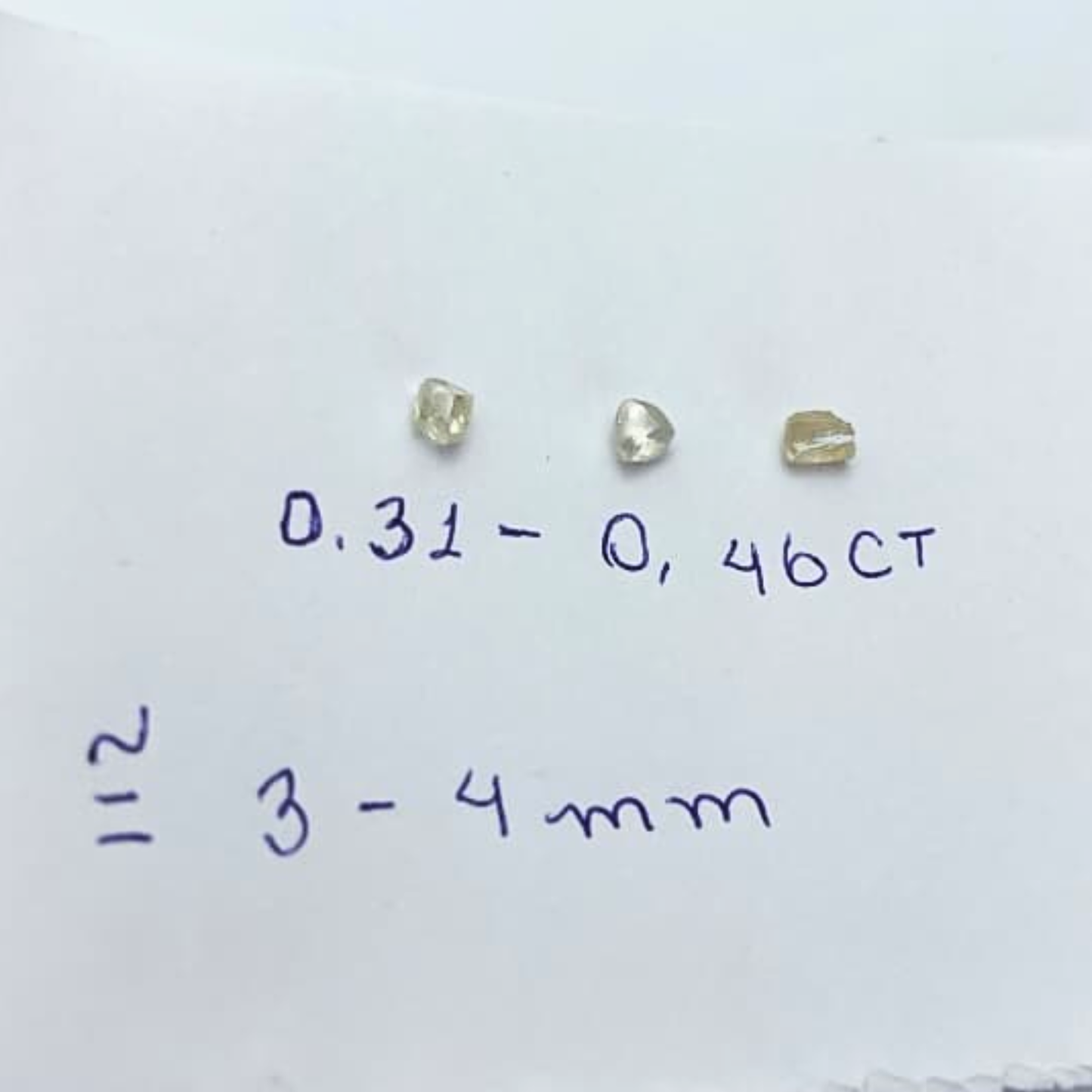 Diamante natural bruto / 30 a 46 pontos (3 - 4 mm)