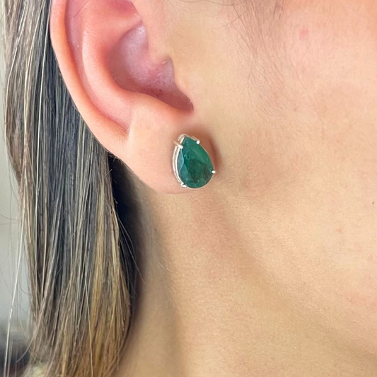 Brinco em Prata 950 com Esmeralda Natural – Lapidação Gota • 13 X 8 mm