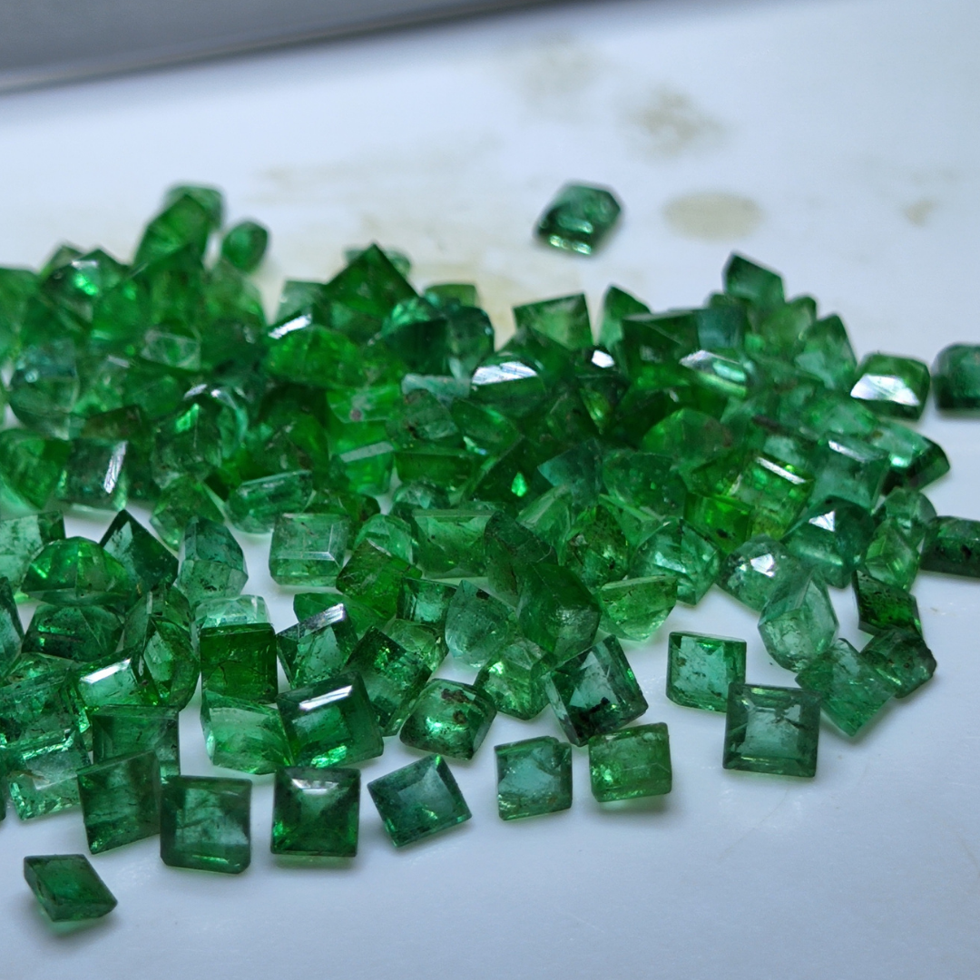 Esmeralda Natural Lapidada Quadrada - 10 pontos ( 0,1 ct ) / 3 mm