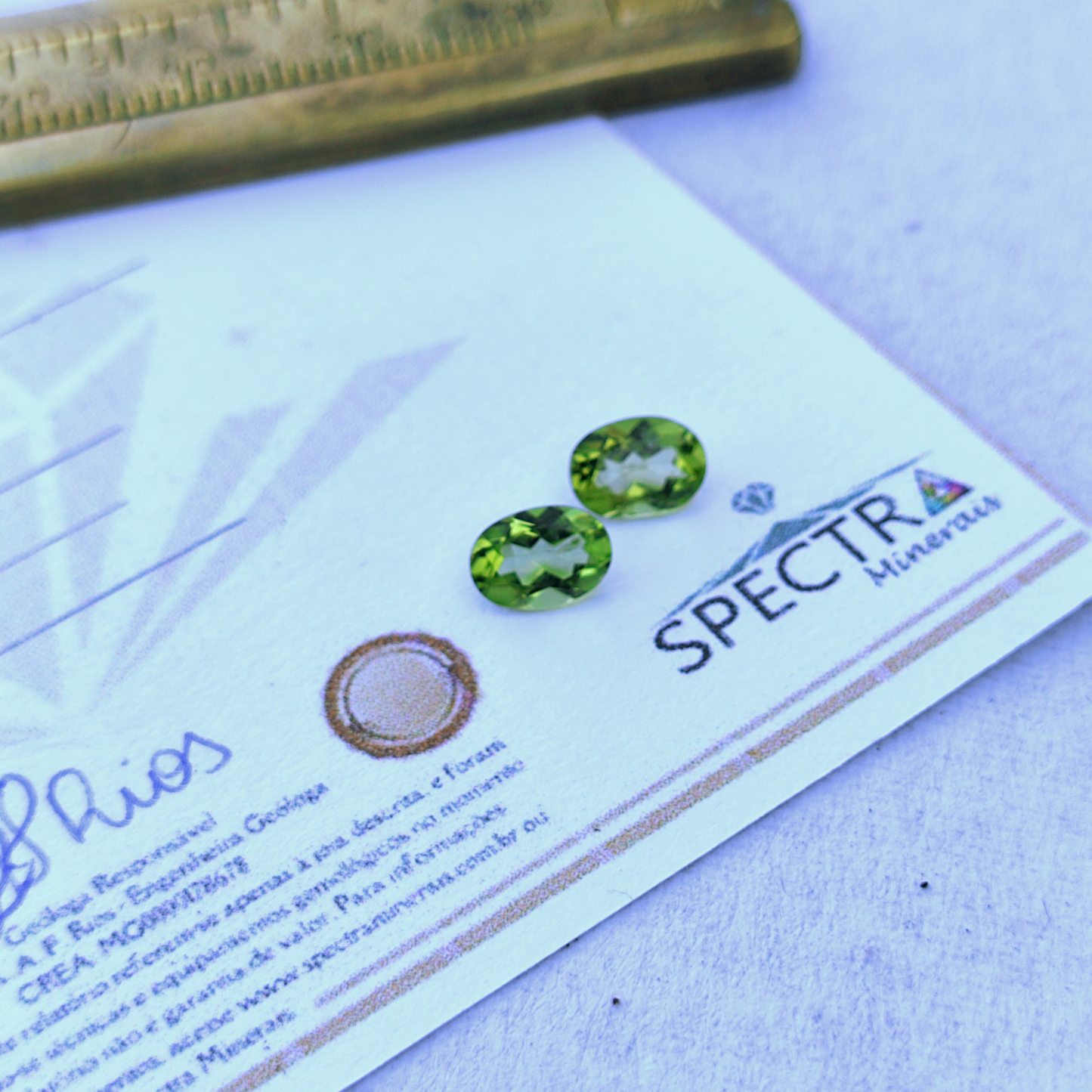 Par de Peridotos (crisólitas) Lapidados Ovais 1,65 ct (6,5 x 4,5 mm)