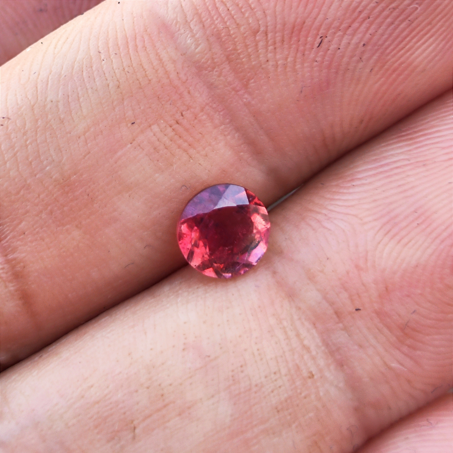 Turmalina Rosa Avermelhada (Rubelita) Natural Lapidada Redonda 0,90 ct / 6 mm