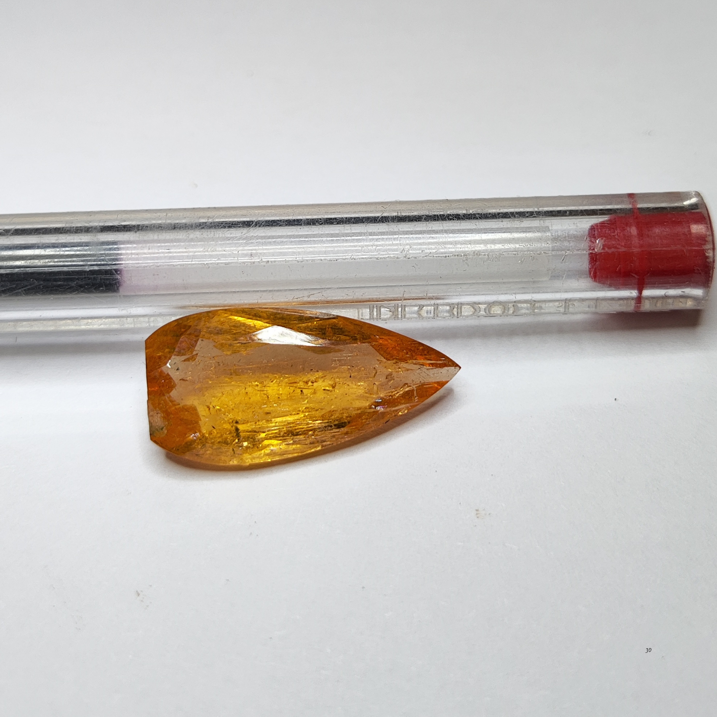 Topázio Imperial Gota Natural – 18,8 x 9,3 mm - 7,25 ct