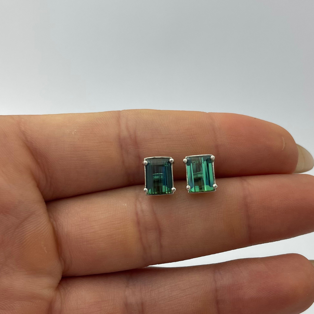 Brinco na Prata 950 com Turmalina Verde Natural - 8 x 6 mm