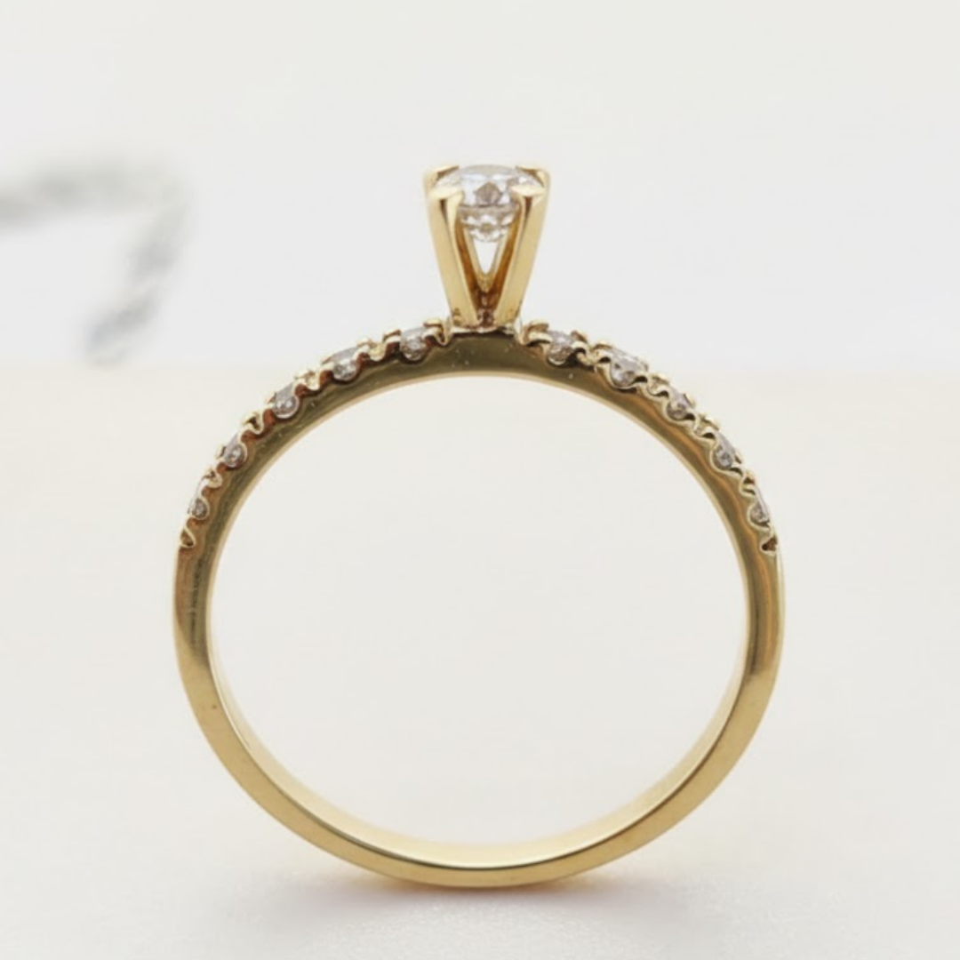 Anel Solitário Cravejado em Ouro 18k com Diamantes Naturais