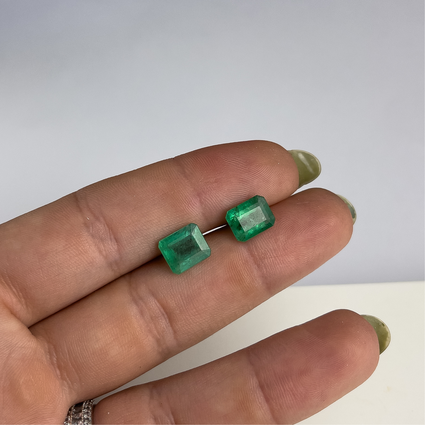 Par de Esmeraldas Naturais - Lapidação Retangular 4,49ct/   8,8 x 7,6 mm