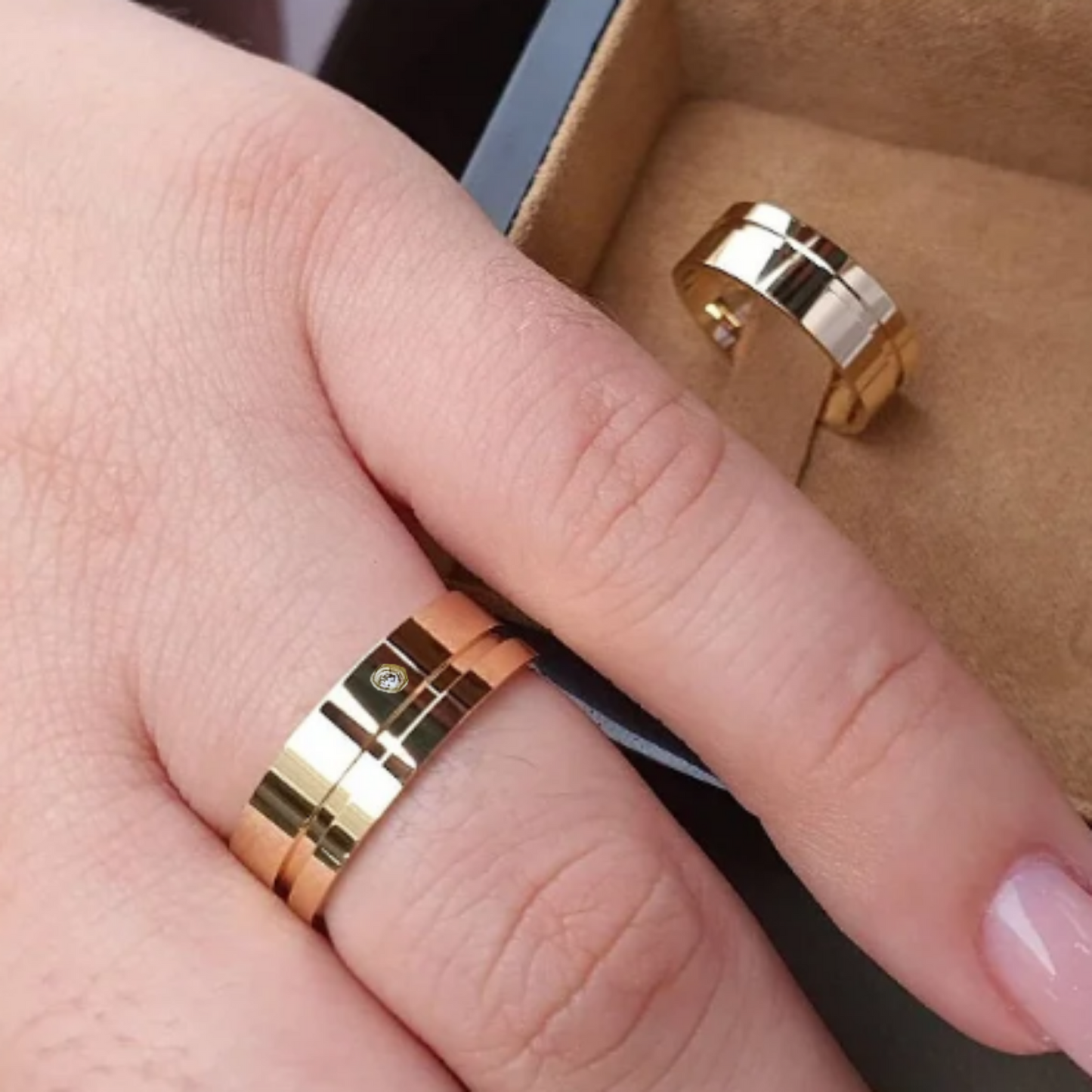 Alianças casamento 5 mm de Ouro 18k com friso lateral