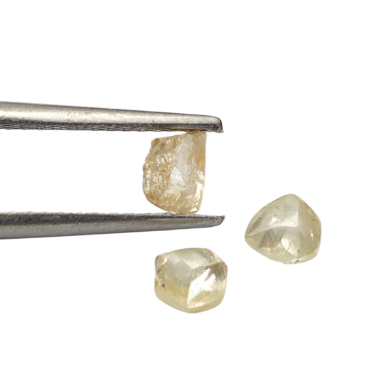 Diamante natural bruto / 30 a 46 pontos (3 - 4 mm)