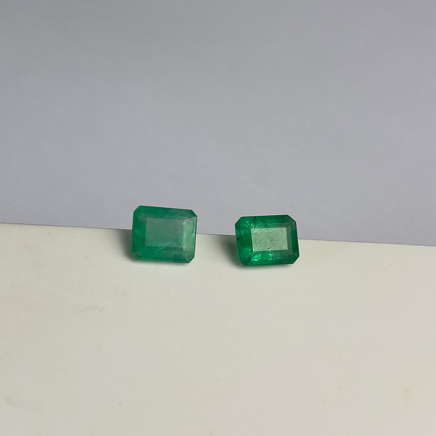 Par de Esmeraldas Naturais - Lapidação Retangular 4,49ct/   8,8 x 7,6 mm
