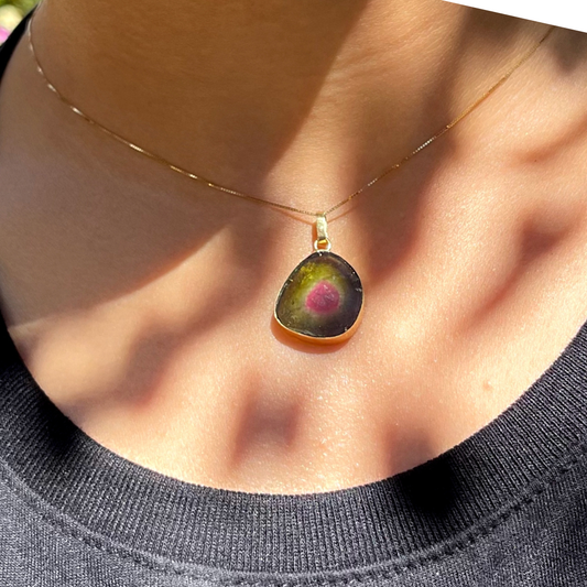 Colar em Ouro 18K com Turmalina Melancia Natural – 17 × 15 mm