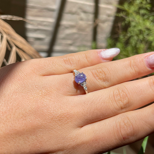 Anel em Prata 950 com Tanzanita Cabochão  Natural – 8 x 6 mm