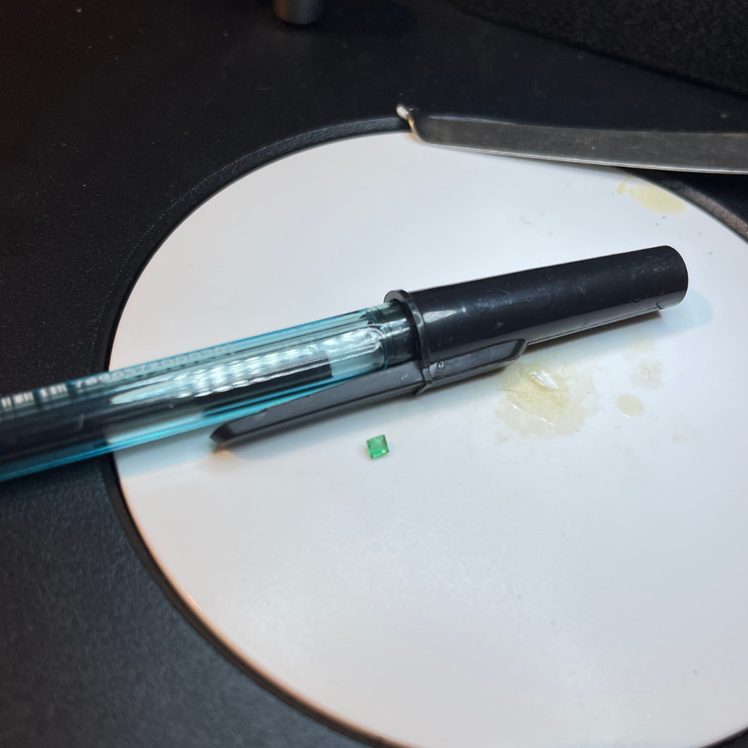 Esmeralda Natural Lapidada Quadrada - 10 pontos ( 0,1 ct ) / 3 mm