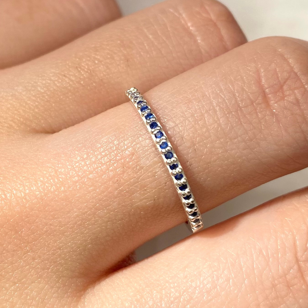 Anel Meia Aliança de Prata 950 com Zircônia Azul