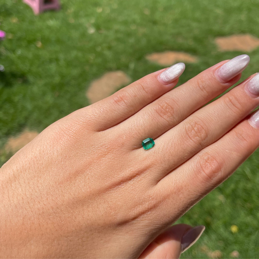 Esmeralda Natural – Lapidação Retangular  – 6,5 x 5,1 mm  - 0,84 ct