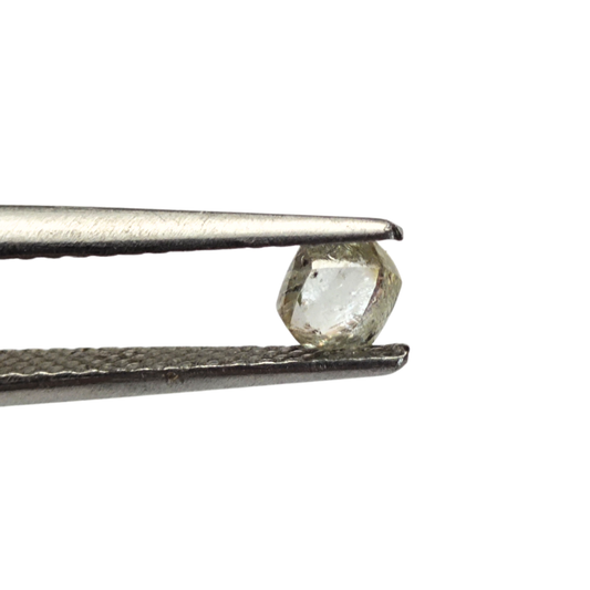 Diamante natural bruto / 40 pontos ( 3,4 mm )