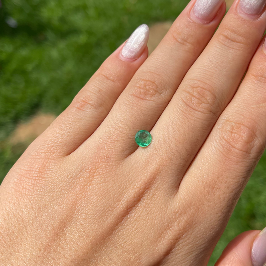 Esmeralda Natural – Lapidação Redonda – 6 mm – 0,69 ct