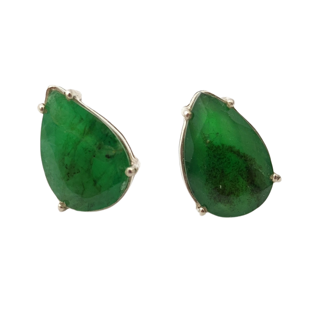 Brinco em Prata 950 com Esmeralda Natural – Lapidação Gota • 13 X 8 mm