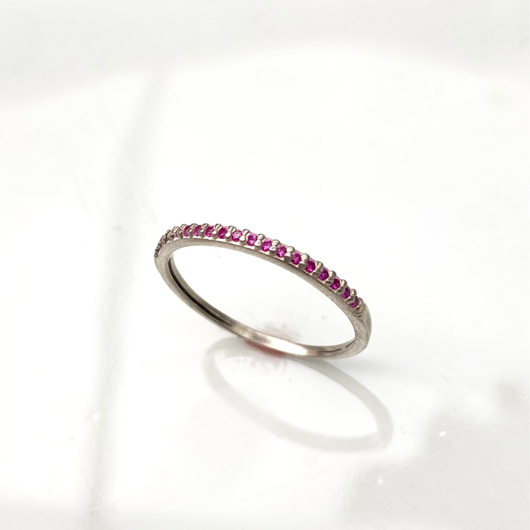 Anel Meia Aliança de Prata com Zircônia Rosa