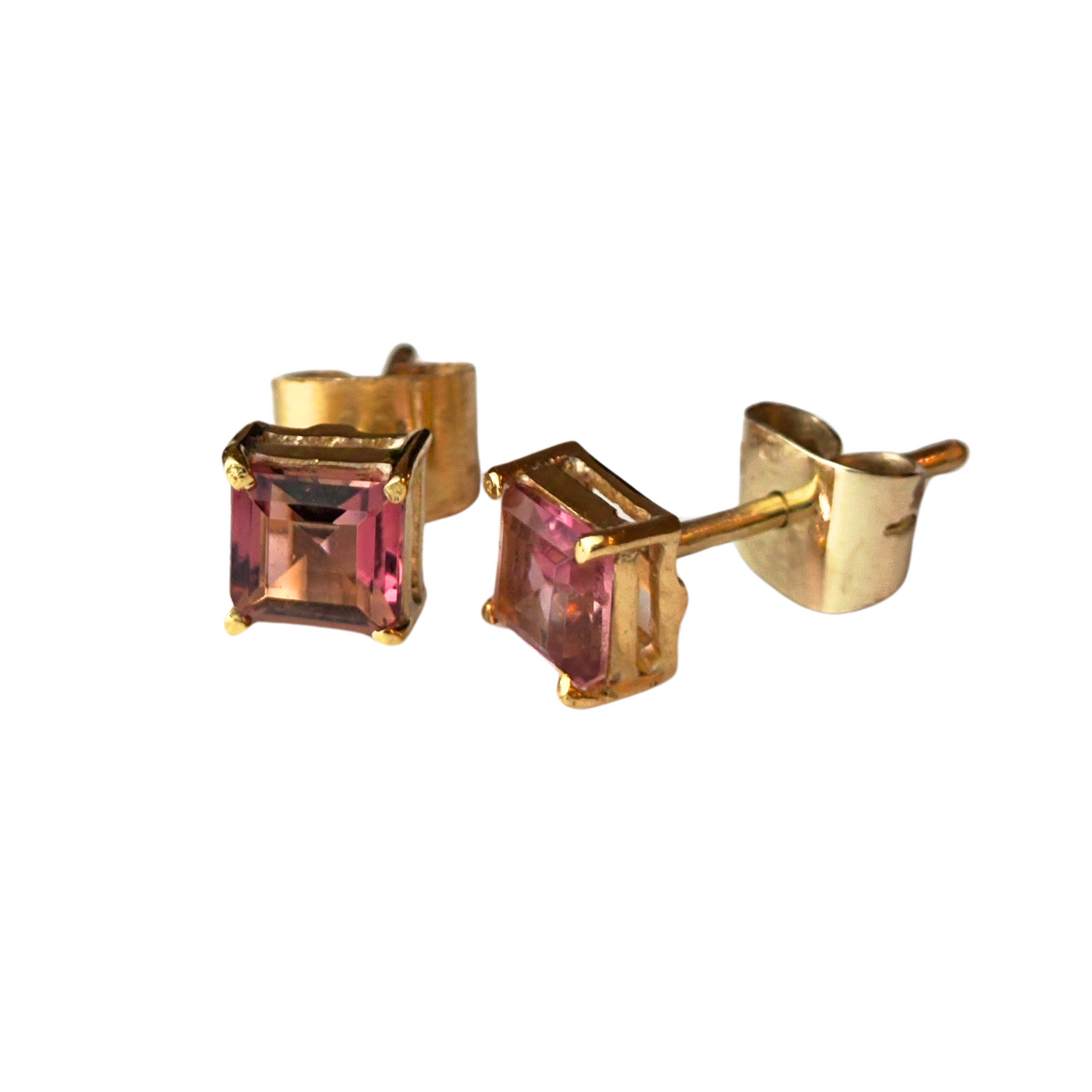 Brincos de ouro 18 K com rubelitas naturais 4x4 mm