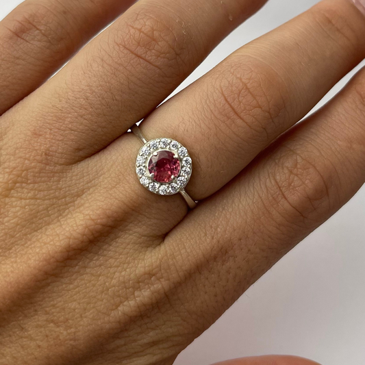 Anel em Prata 950 com Turmalina Rosa  Natural Redonda 5,5 mm com Zircônias