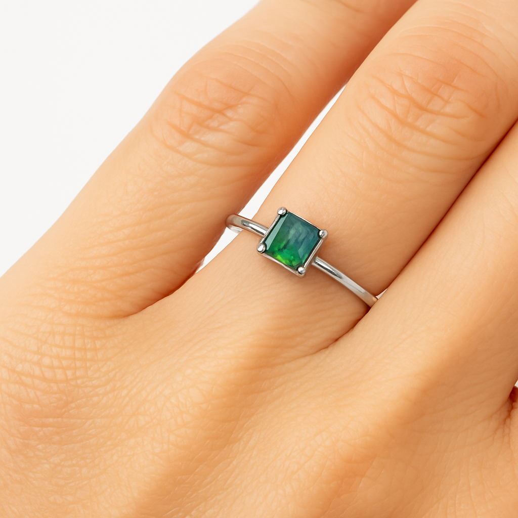 Anel de ouro 18K branco com Esmeralda Natural