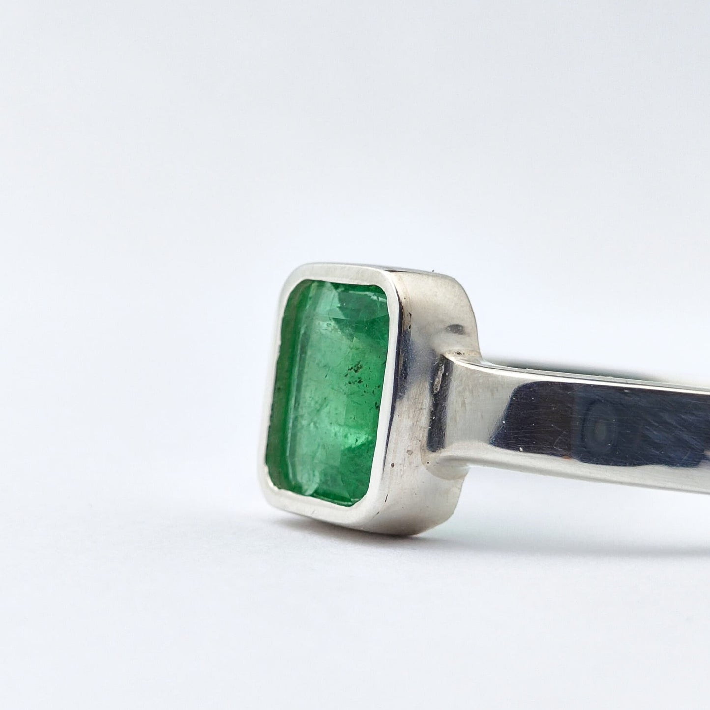 Anel Masculino de Prata 950 com Esmeralda Natural Retangular
