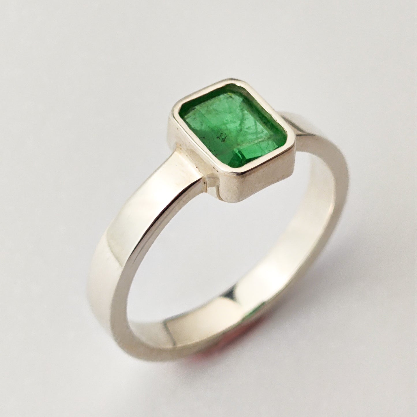 Anel Masculino de Prata 950 com Esmeralda Natural Retangular