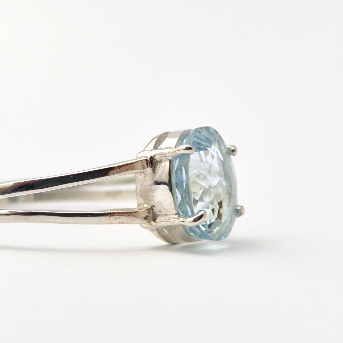 Anel em Prata 950 com Água-Marinha Natural Oval 7 × 6 mm