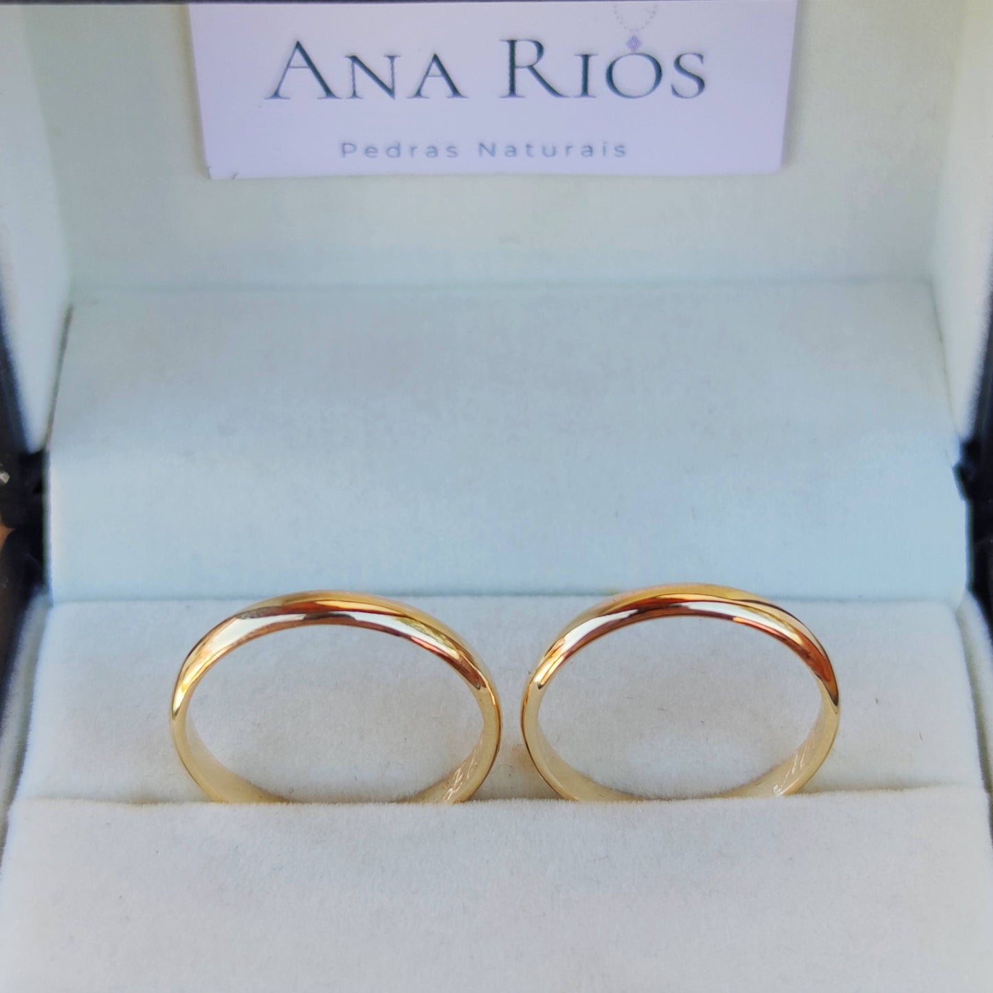 Par de alianças anatômicas tradicionais (2,5mm) em ouro 18 K
