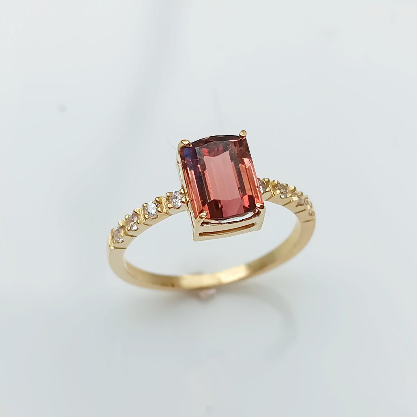 Anel ouro 18K com Turmalina Rubelita Natutal