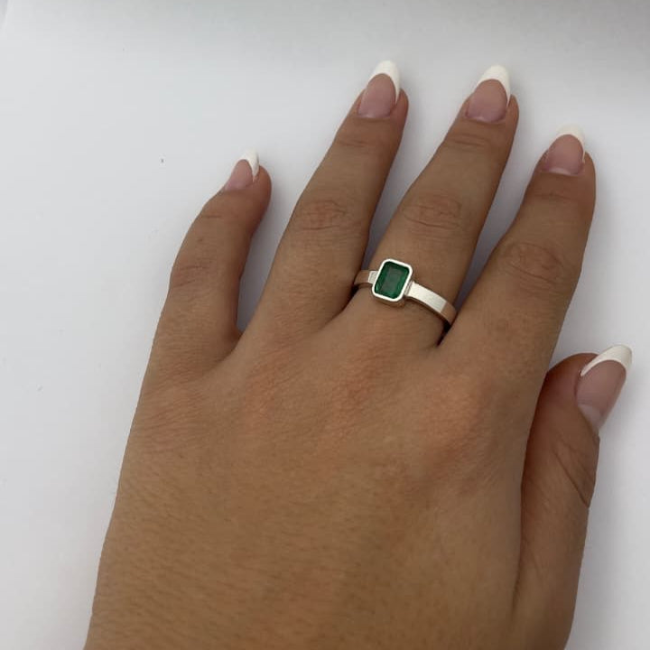 Anel Masculino de Prata 950 com Esmeralda Natural Retangular