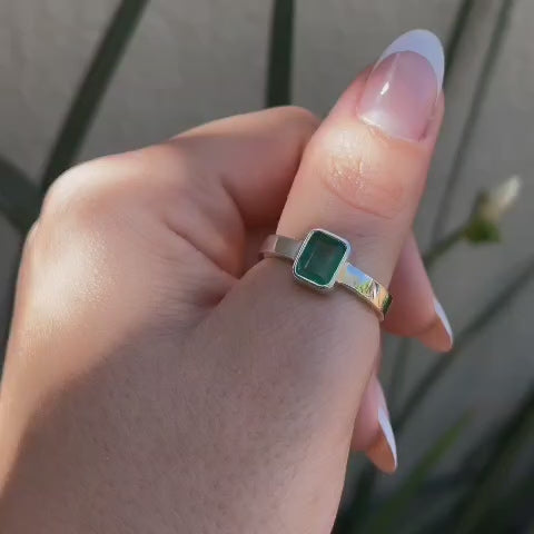 Anel Masculino de Prata 950 com Esmeralda Natural Retangular