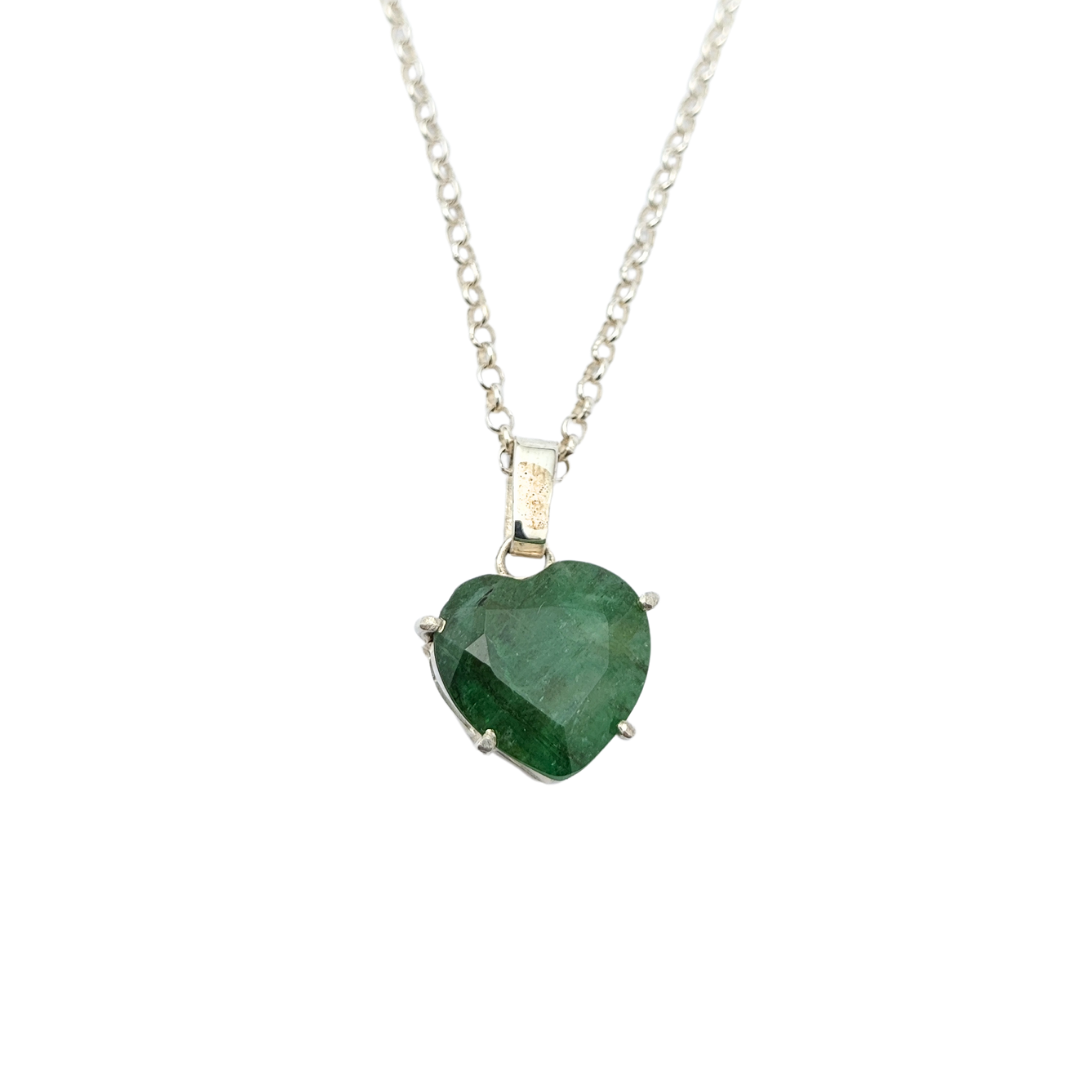 Colar em Prata 950 com Esmeralda Natural – Lapidação Coração - 11 × 12 mm