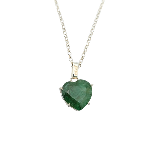 Colar em Prata 950 com Esmeralda Natural – Lapidação Coração - 11 × 12 mm
