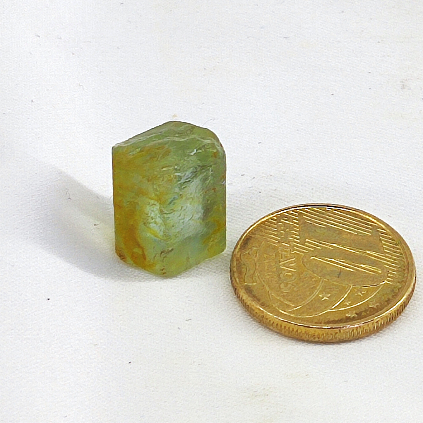 Cristal bruto de berilo verde