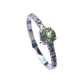 Anel de Prata com Peridoto e Zircônias