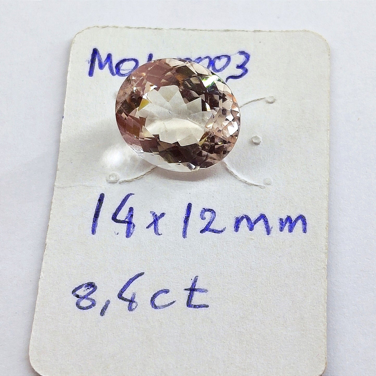 Morganita Natural lapidada oval / 14 x 12 mm / 8,40 ct