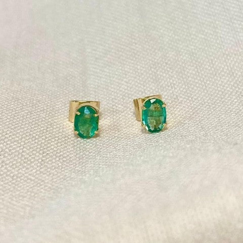 Brincos de ouro 18 K com Esmeralda natural 6 x 4 mm