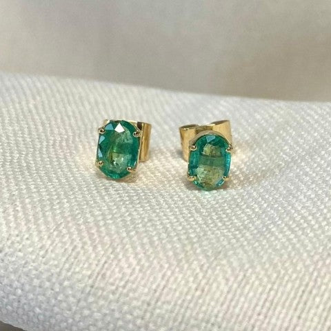 Brincos de ouro 18 K com Esmeralda natural 6 x 4 mm